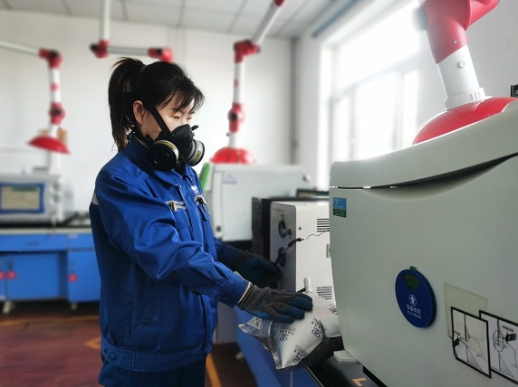 1681261158391917.jpeg 80后周芳芳111.jpg